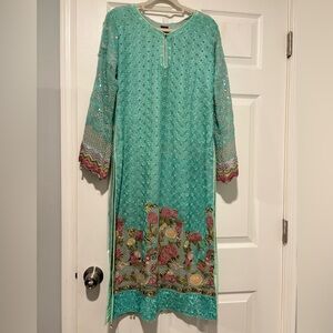 Pakistani shalwar kameez
